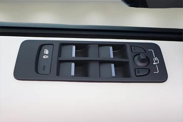 2025 Land Rover Discovery Sport S