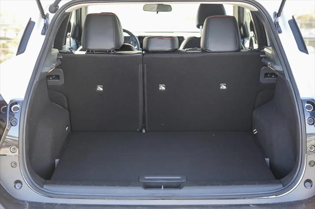 2025 Nissan Kicks SR FWD