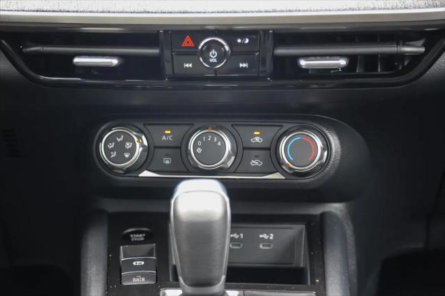 2025 Nissan Kicks SV FWD