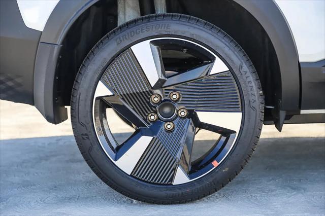2025 Nissan Kicks SR FWD