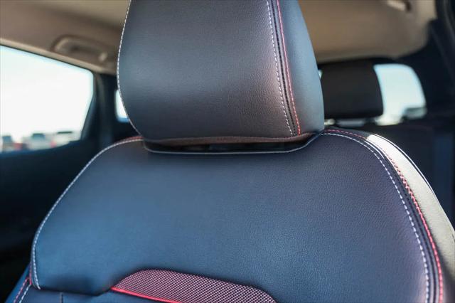 2025 Nissan Kicks SR FWD