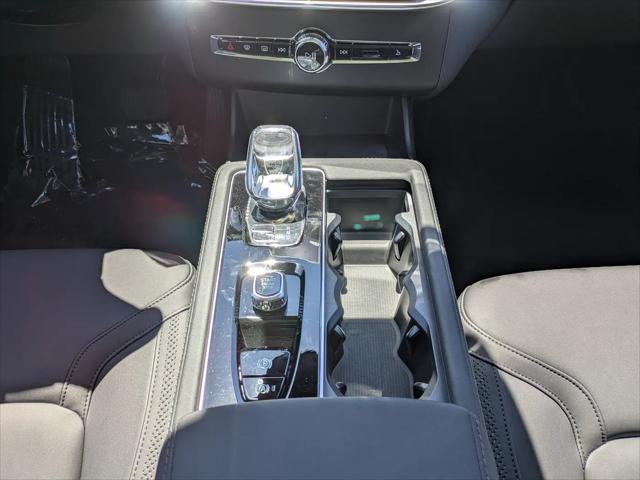 2026 Volvo XC90 Plus, B6 AWD Gas mild hybrid, Gasoline, Bright, 7 Seats