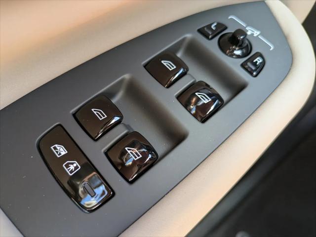 2026 Volvo XC90 Core, B6 AWD Gas (mild hybrid), Gasoline, Bright, 7 Seats