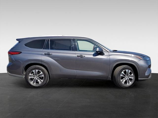 2022 Toyota Highlander XLE 2022 Toyota Highlander XLE