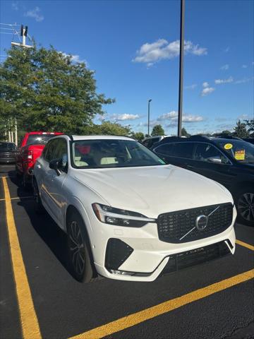 2024 Volvo XC60 B5 Plus Dark Theme