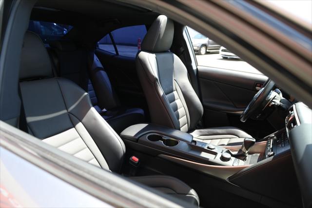 2018 Lexus IS 300 Unknown