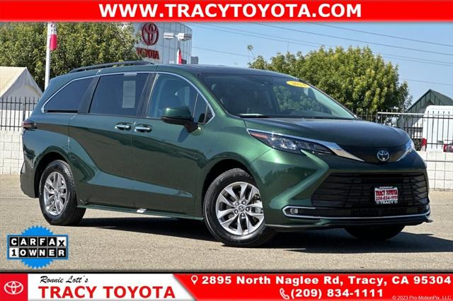 2024 Toyota Sienna XLE's photo