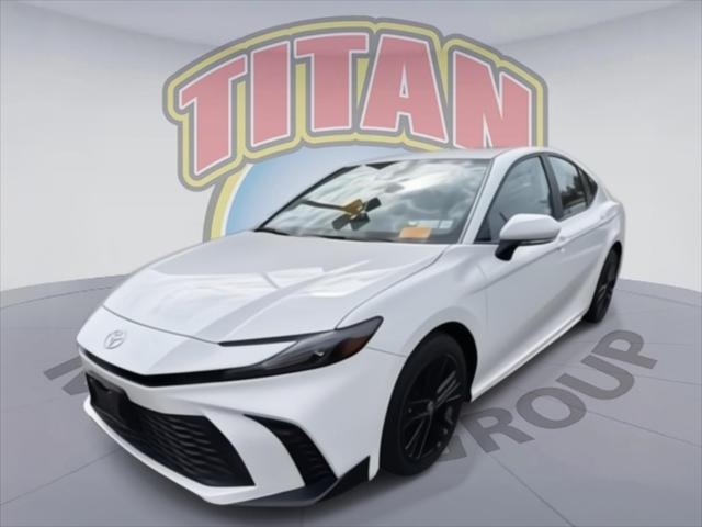 2025 Toyota Camry SE [2]