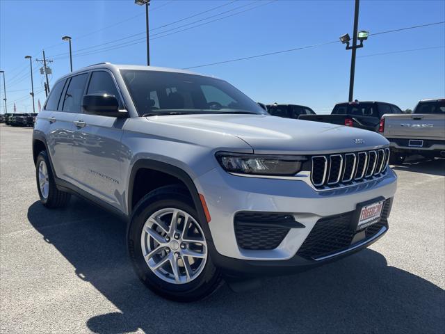 2025 Jeep Grand Cherokee GRAND CHEROKEE LAREDO X 4X4