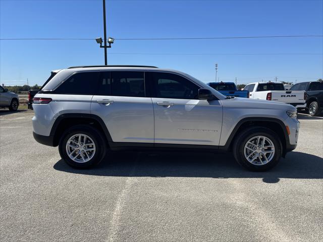 2025 Jeep Grand Cherokee GRAND CHEROKEE LAREDO X 4X4