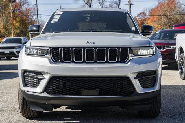 2025 Jeep Grand Cherokee GRAND CHEROKEE LAREDO X 4X4