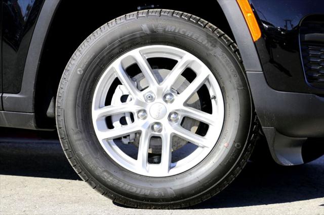 2025 Jeep Grand Cherokee GRAND CHEROKEE LAREDO X 4X4