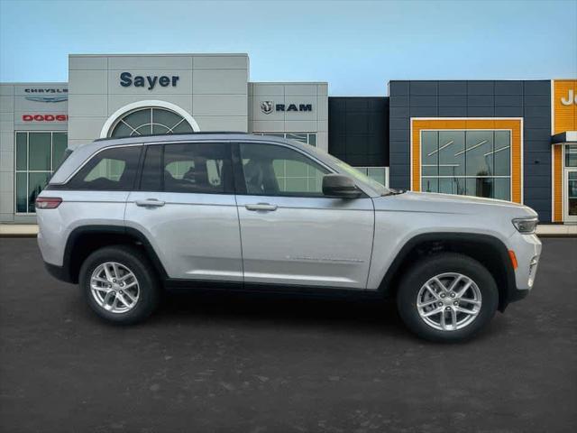 2025 Jeep Grand Cherokee GRAND CHEROKEE LAREDO X 4X4