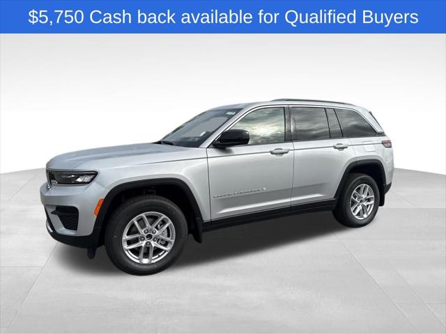 2025 Jeep Grand Cherokee GRAND CHEROKEE LAREDO X 4X4