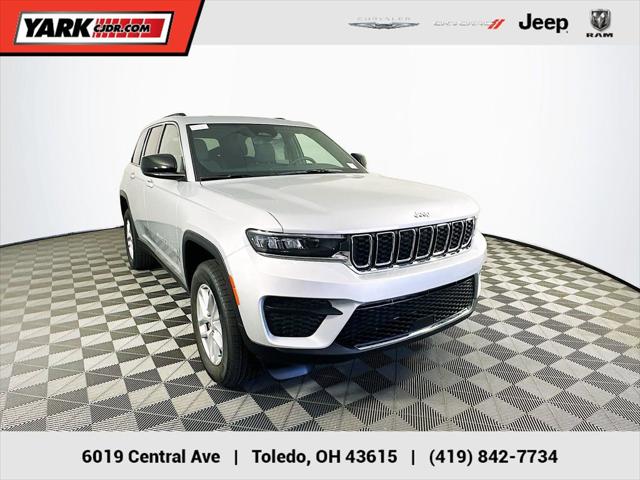 2025 Jeep Grand Cherokee GRAND CHEROKEE LAREDO X 4X4