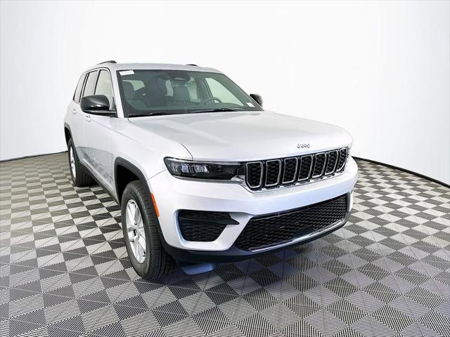 2025 Jeep Grand Cherokee GRAND CHEROKEE LAREDO X 4X4