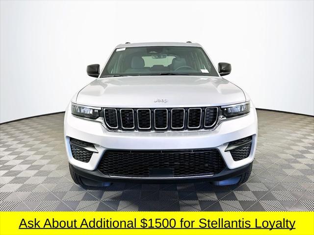 2025 Jeep Grand Cherokee GRAND CHEROKEE LAREDO X 4X4