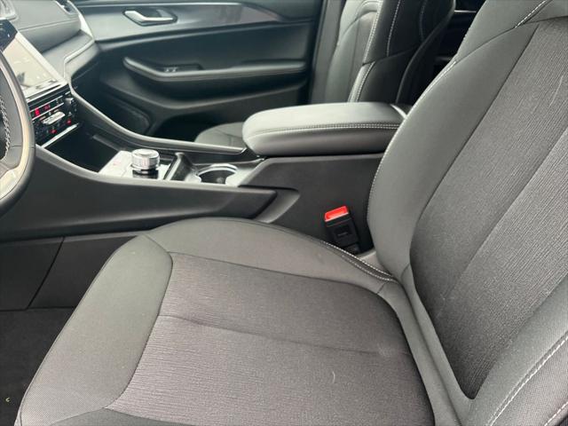 2025 Jeep Grand Cherokee Laredo X 4x4