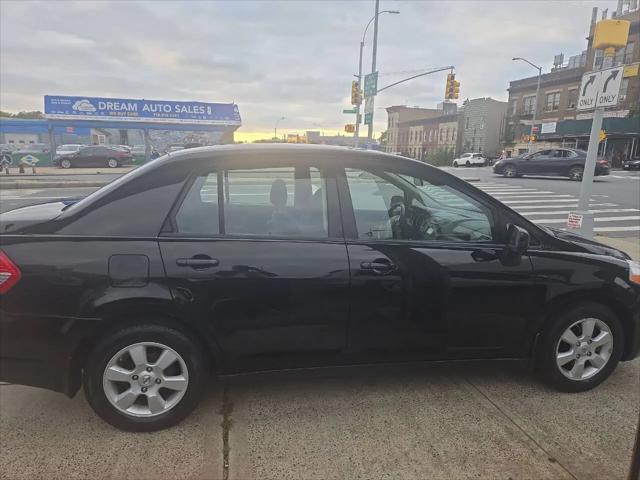 2011 Nissan Versa 1.8SL