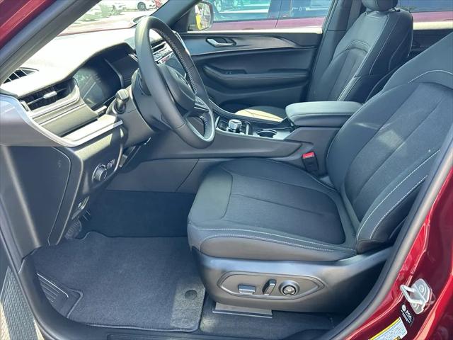 2025 Jeep Grand Cherokee L Laredo X 4x2