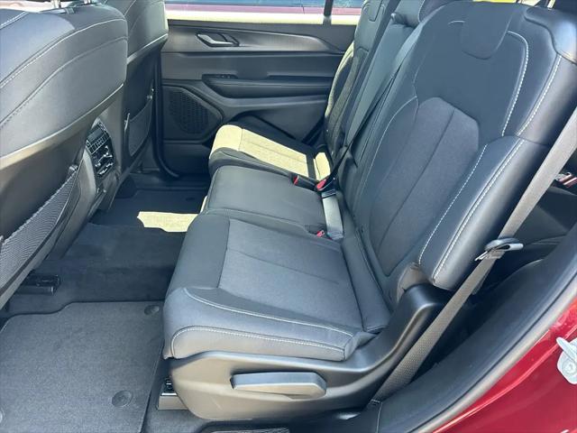 2025 Jeep Grand Cherokee L Laredo X 4x2