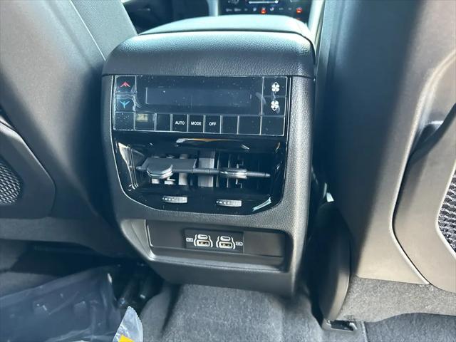 2025 Jeep Grand Cherokee L Laredo X 4x2
