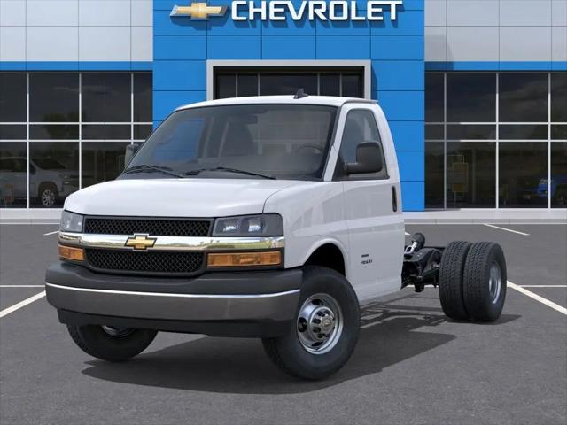 2025 Chevrolet Express Cutaway Work Van