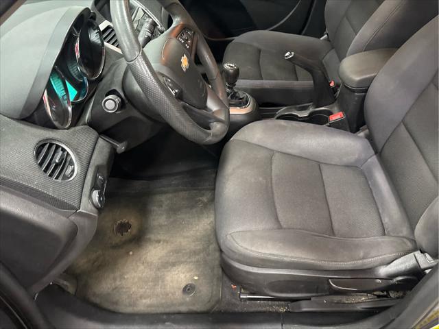 Used 2015 Chevrolet Cruze For Sale in Wilmington, OH