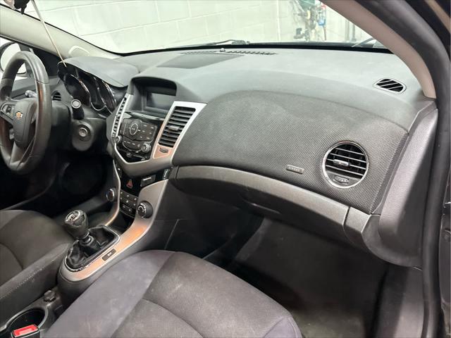 Used 2015 Chevrolet Cruze For Sale in Wilmington, OH