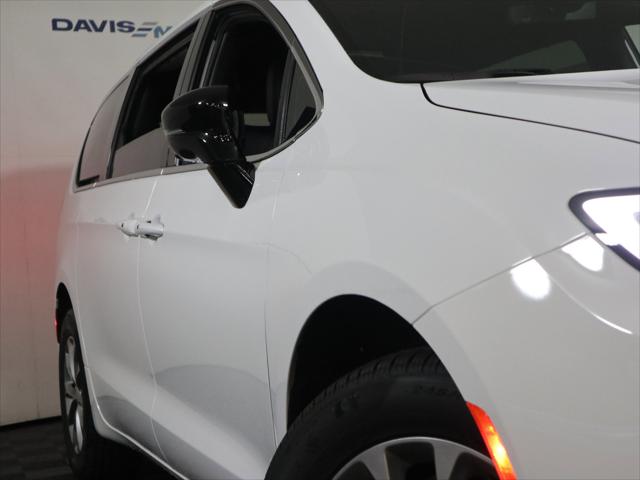 2026 Chrysler Pacifica PACIFICA SELECT AWD