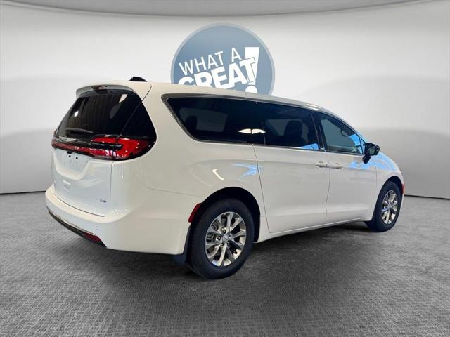 2026 Chrysler Pacifica PACIFICA SELECT AWD