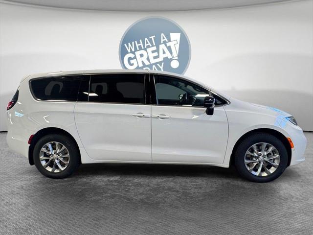 2026 Chrysler Pacifica PACIFICA SELECT AWD