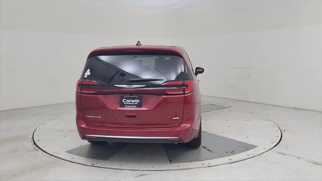 2026 Chrysler Pacifica Select AWD