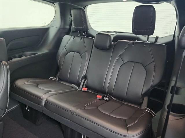 2026 Chrysler Pacifica Select AWD