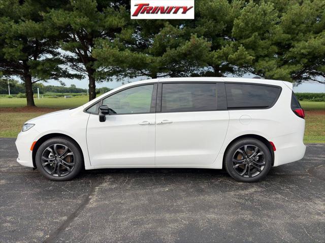 2026 Chrysler Pacifica Select for sale in Taylorville, IL