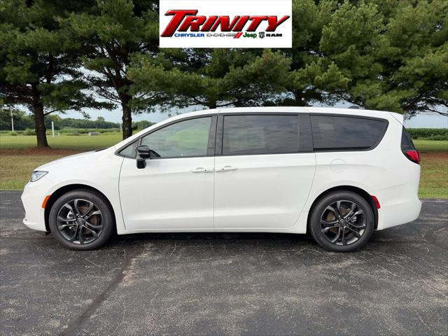 2026 Chrysler Pacifica Select for sale in Taylorville, IL