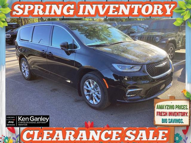 2026 Chrysler Pacifica Select AWD for sale in Mentor, OH