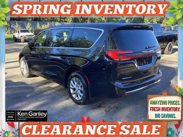 2026 Chrysler Pacifica Select AWD
