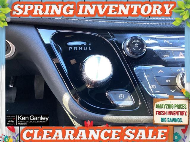 2026 Chrysler Pacifica Select AWD