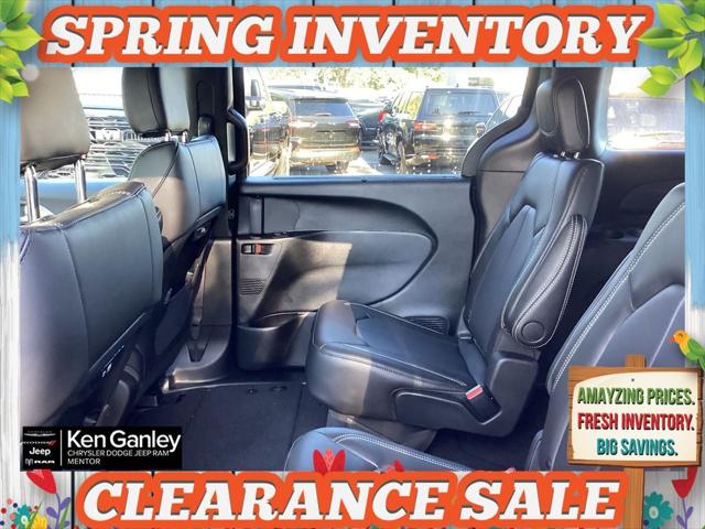 2026 Chrysler Pacifica Select AWD