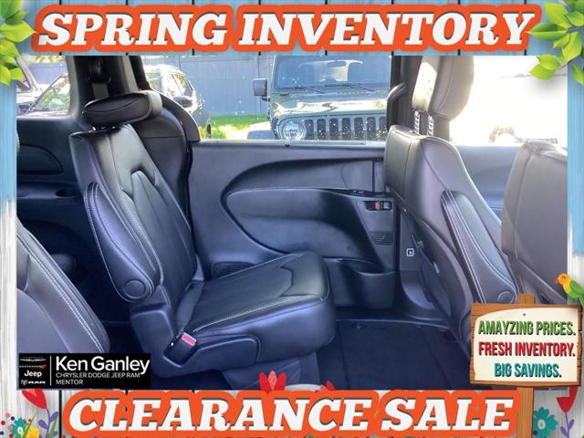2026 Chrysler Pacifica Select AWD