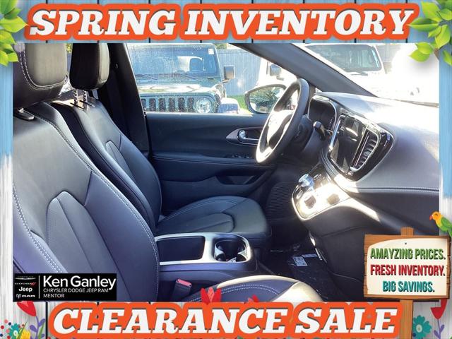 2026 Chrysler Pacifica Select AWD