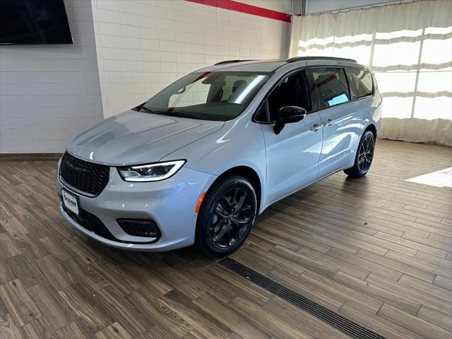 2026 Chrysler Pacifica PACIFICA SELECT AWD