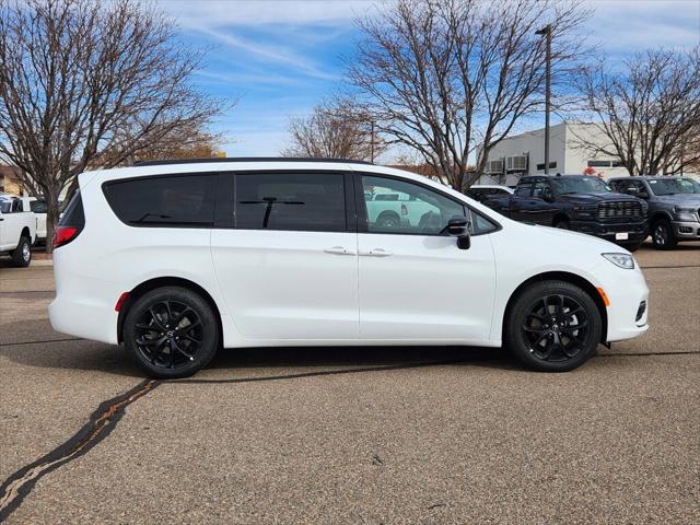 2026 Chrysler Pacifica PACIFICA SELECT AWD