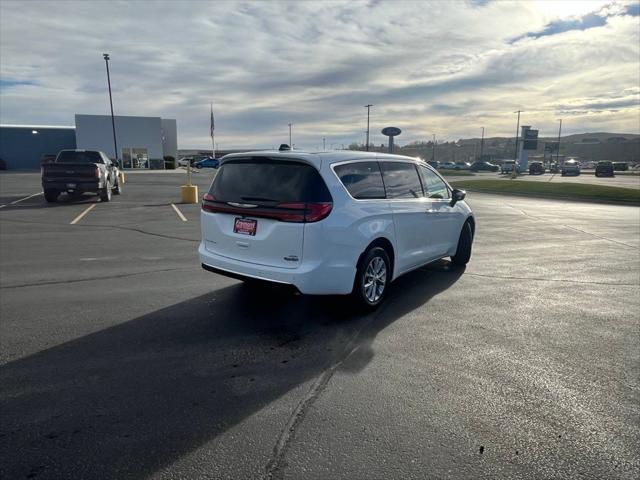 2026 Chrysler Pacifica PACIFICA SELECT AWD