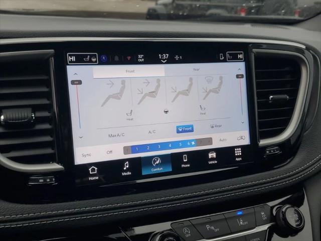2026 Chrysler Pacifica Select
