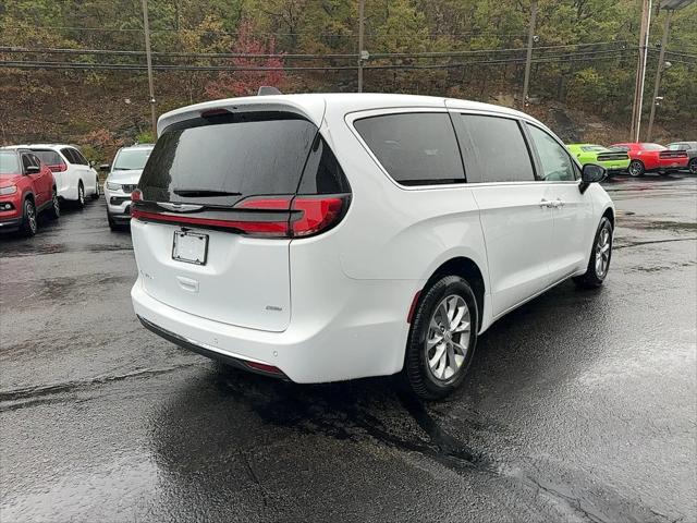 2026 Chrysler Pacifica Select AWD