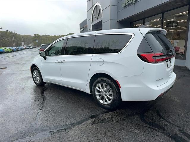 2026 Chrysler Pacifica Select AWD