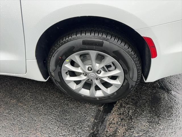 2026 Chrysler Pacifica Select AWD