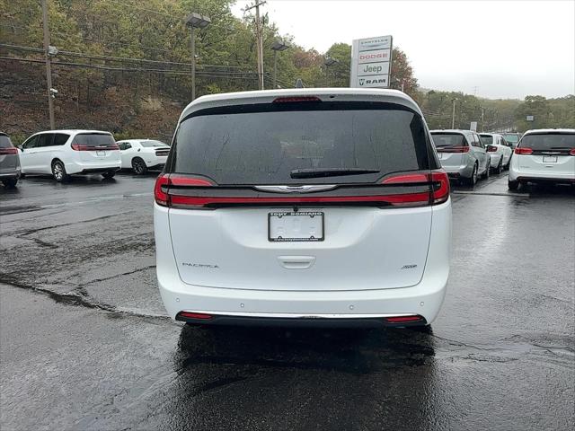 2026 Chrysler Pacifica Select AWD